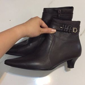 Brown leather pointy ankle boot size 36